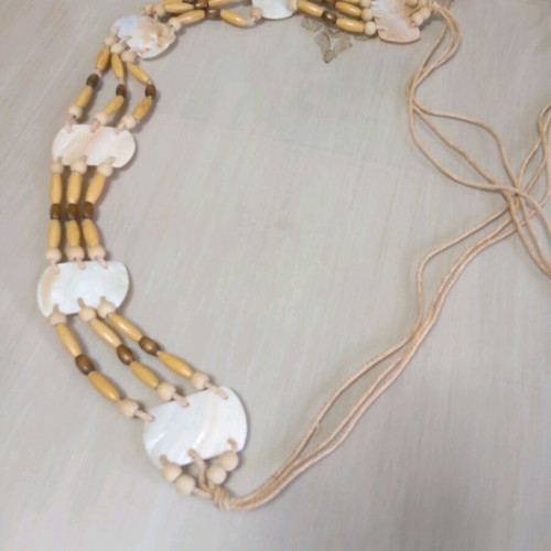 Adjustable belt like new, beige