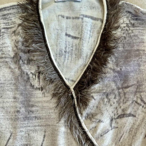 Woolen vintage sweater elegant with feathers like new