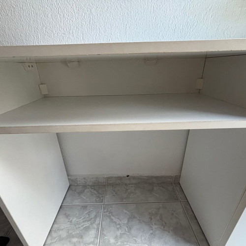 White desk with 2 drawers