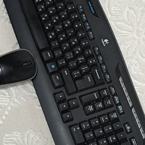 Logitech MK320 wireless keyboard and mouse combo like new
