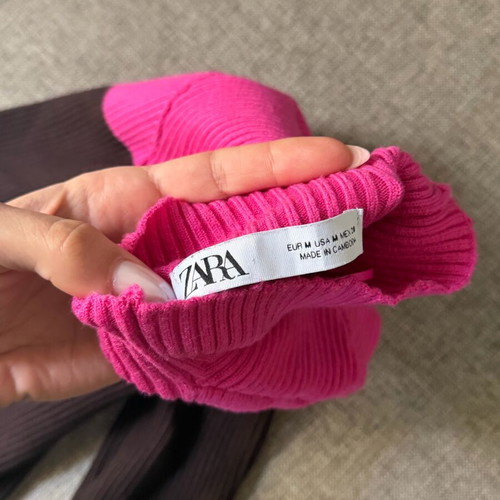 Zara ribbed turtleneck sweater used, brown and fuchsia, size M
