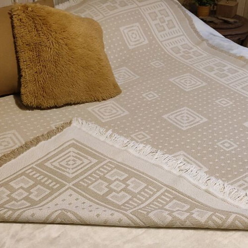 Nef-Nef beige-ecru throw like new with geometric pattern