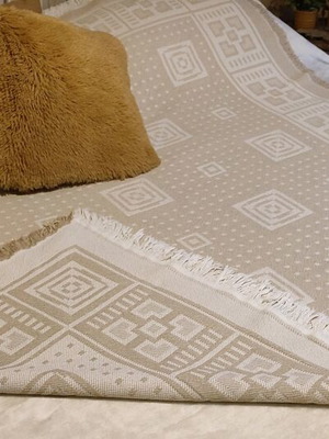Nef-Nef beige-ecru throw like new with geometric pattern