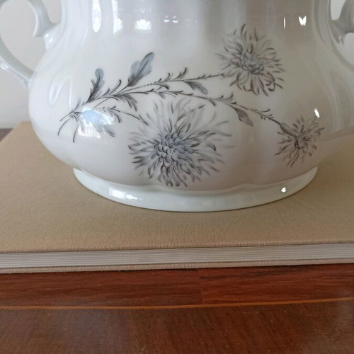 Bavarian Wunsiedel soup tureen like new, German porcelain