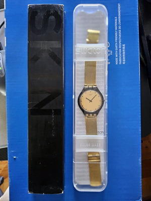 Swatch SKINMOKA ρολόι μεταχειρισμένο, χρυσό χρώμα, unisex, λεπτό, ελβετικό