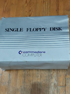 Commodore 1541 Floppy Drive like new with original packaging