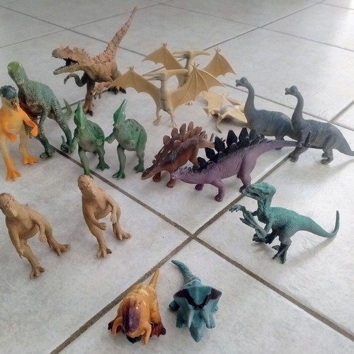 Dinosaur figure collection, pack of 18, including 2 with wheels
