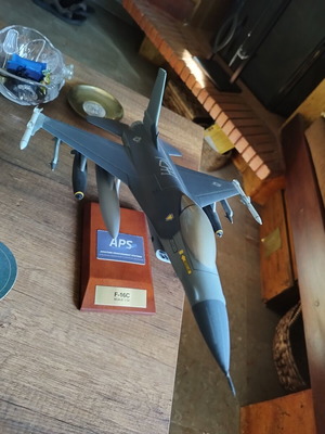 F-16C miniature airplane like new
