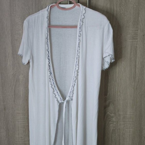 Robe with drawstring like new, short sleeve, white, size L