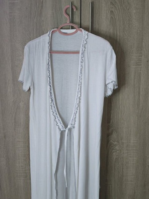 Robe with drawstring like new, short sleeve, white, size L