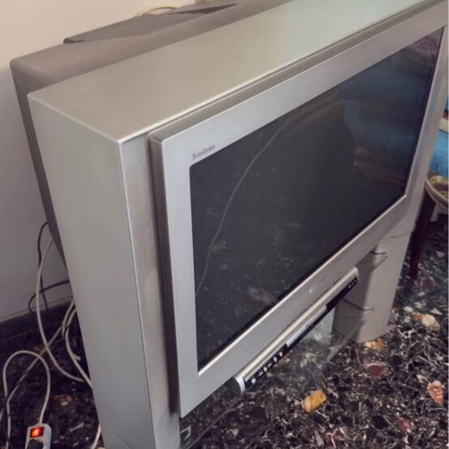 Sony Trinitron KV-32FQ75D CRT TV used, ideal for retro gaming