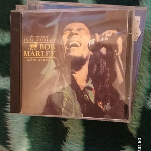 CDs like new, reggae