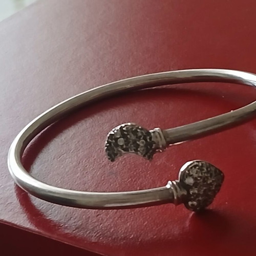 Silver 925 bracelet with zirconia like new, no hallmark