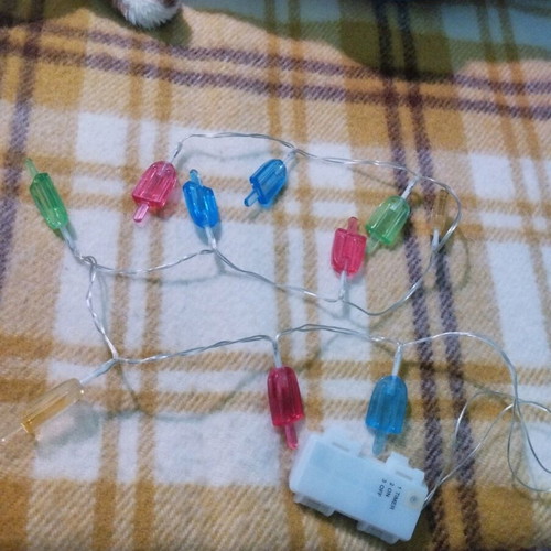 Decorative ice cream-shaped lights like new