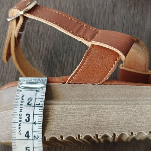 Amelia leather sandals size 39 like new, tan with gold details