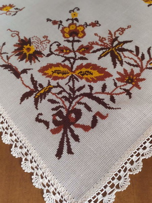 Καρέ χειροποίητο εξ ολοκλήρου καινούργιο 70×70 εκ.