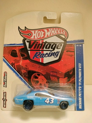 Hot Wheels 2011 Vintage Racing Richard Petty '71 Plymouth GTX collectible new