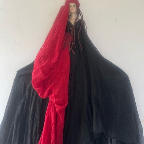 Handmade wall doll like new, dimensions 1.00