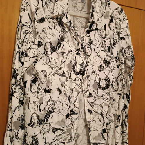 Shirt like new, size S, black and white