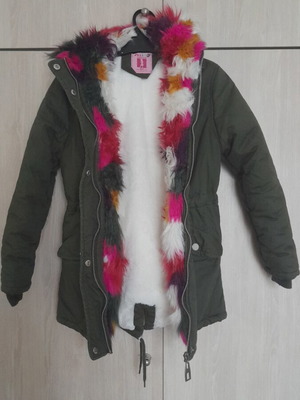 Ativo khaki jacket with multicolor fur for 10 years, 142 cm new