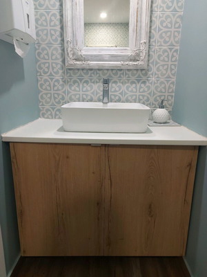Bathroom furniture with sink like new, set of 2