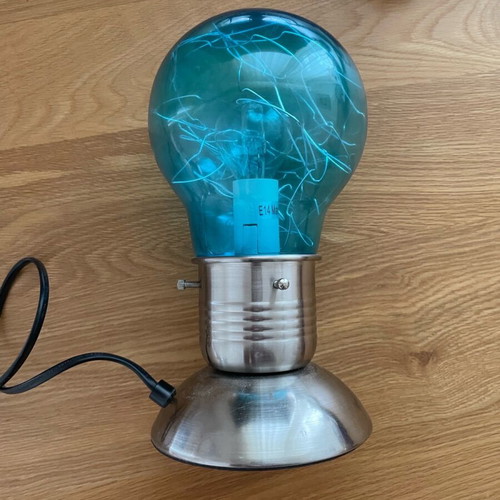 Table lamp in globe shape with 3 light intensity levels