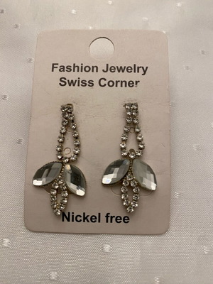 Σκουλαρίκια Swiss Corner καινούργια, βραδυνά λευκά με στρας