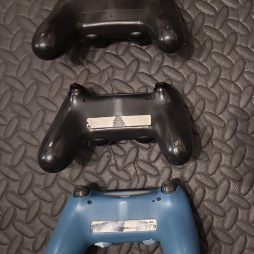 PlayStation 4 controllers used, 3 pieces for repair or spare parts