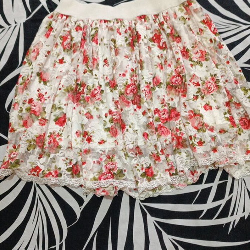 Floral lace skirt LUC-CE new, size M/L