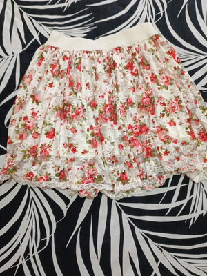 Floral lace skirt LUC-CE new, size M/L