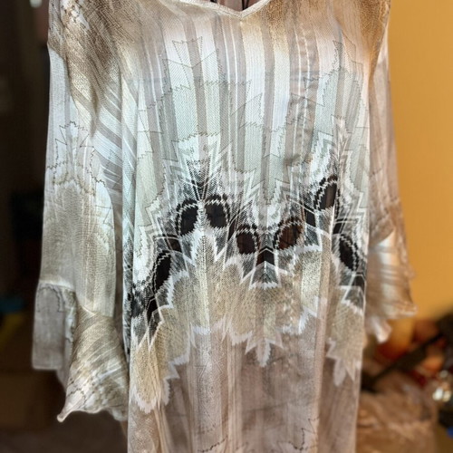 Lightweight blouse with geometric print like new, size M