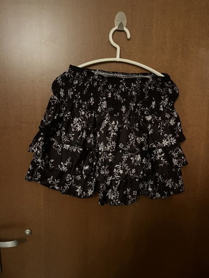 Mini skirt like new, black and white, one size