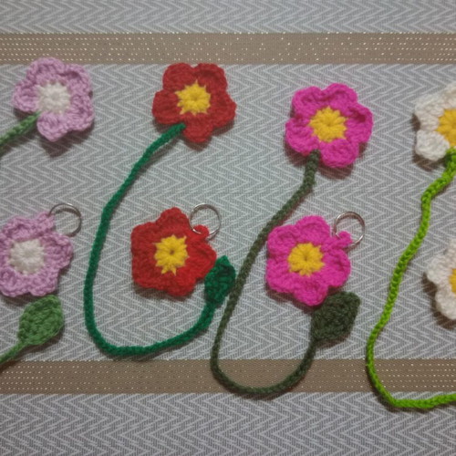 Daisy bookmark and keychain set handmade new