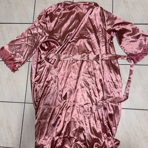 Women's robe like new, size Large, pink