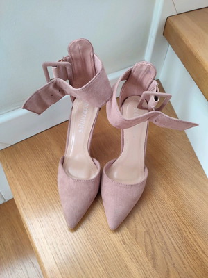 High-heeled shoes with ankle strap size 36 in very good condition