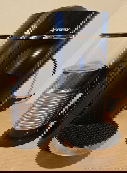 Nespresso Vertuo Plus Deluxe Black & Aeroccino 4