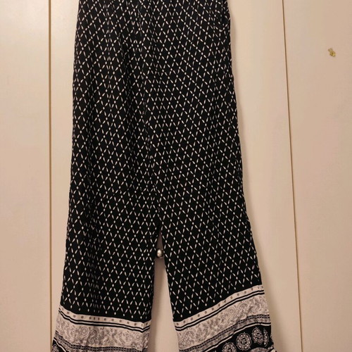 H&M x Coachella pants like new, size M, black and white