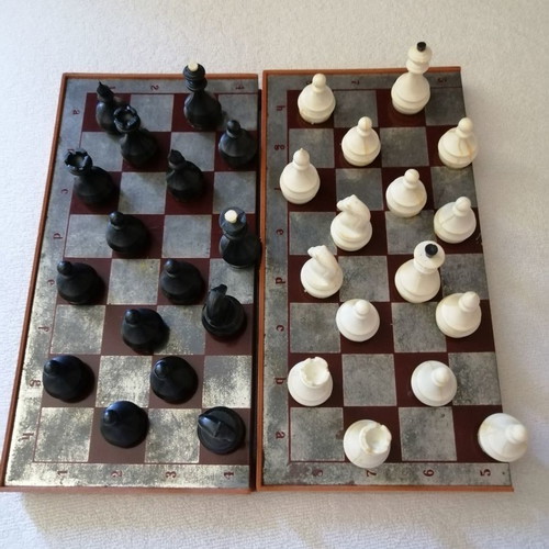 Magnetic chess used with all pieces