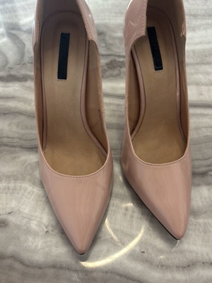 Nude pink patent leather pumps size 40