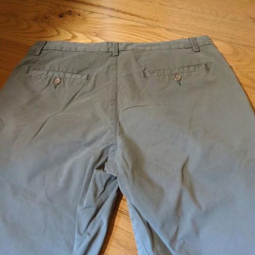 Men's bermuda shorts like new, size M, olive color