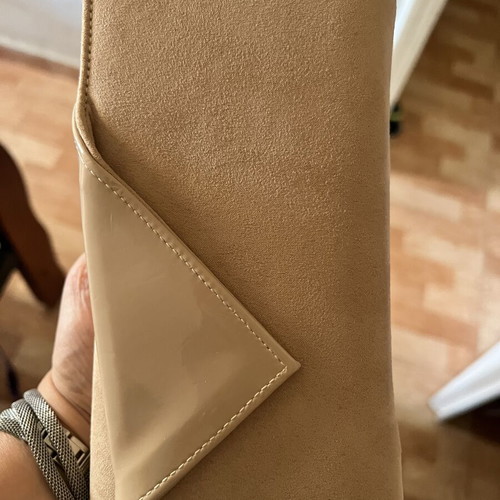 Nude bag with patent leather detail