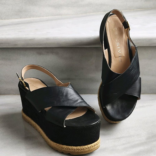 Tsitsivas handmade black leather platform sandals like new, size 39