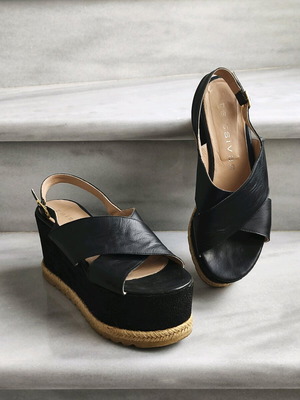 Tsitsivas handmade black leather platform sandals like new, size 39