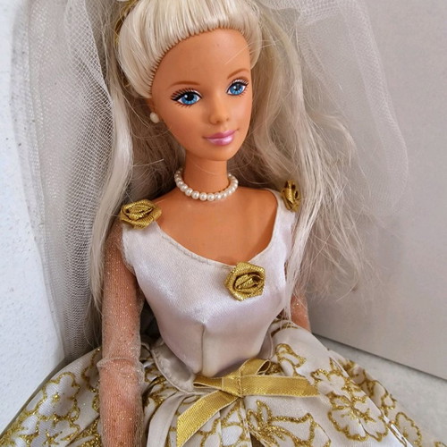 Barbie 1998 used, beautiful bride