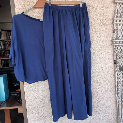 Activity women's set with wide blouse and elastic pants like new, blue, viscose