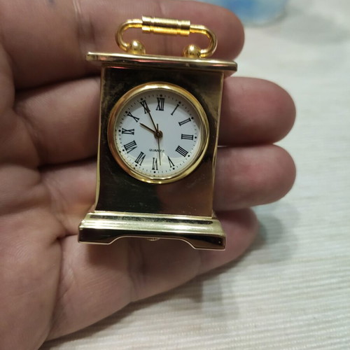 Desk clock analog used, needs battery replacement