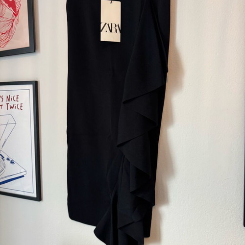 Pencil skirt Zara new, black, size Small with ruffle detail
