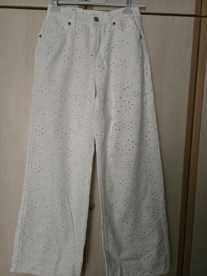 Adoro white gardener jeans size M new with beautiful buttons