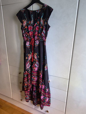 Asymmetric boho maxi dress with peacock and floral pattern, black