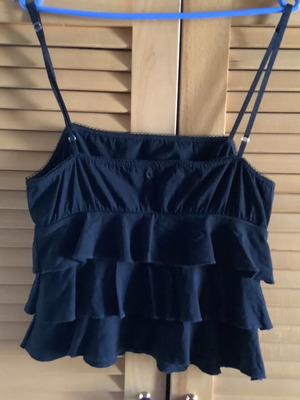 Women's top with ruffles and adjustable straps like new, black, size M-L